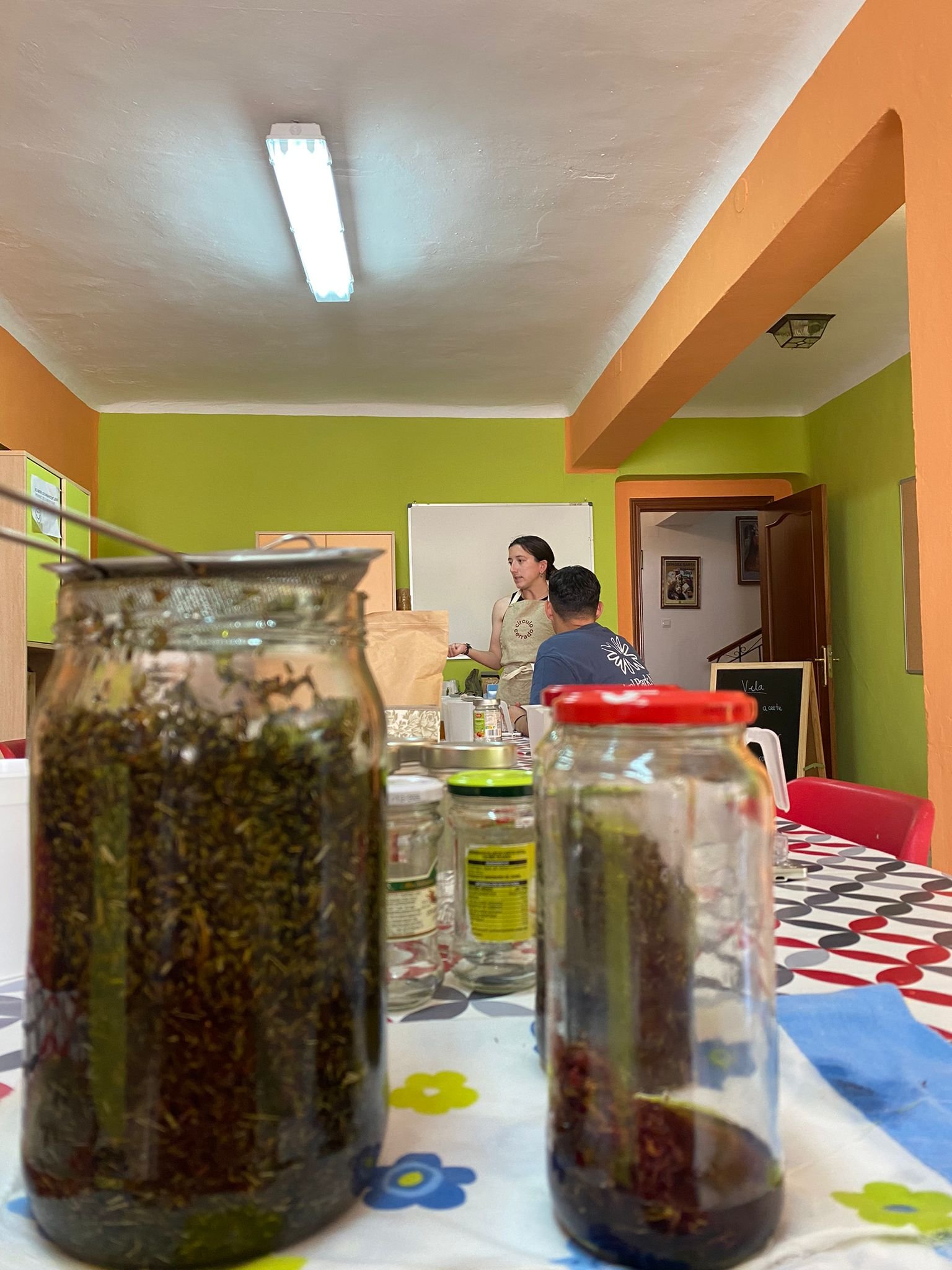 Jornada Elaboración de Velas en Iznájar: Programa Joven del Ayuntamiento